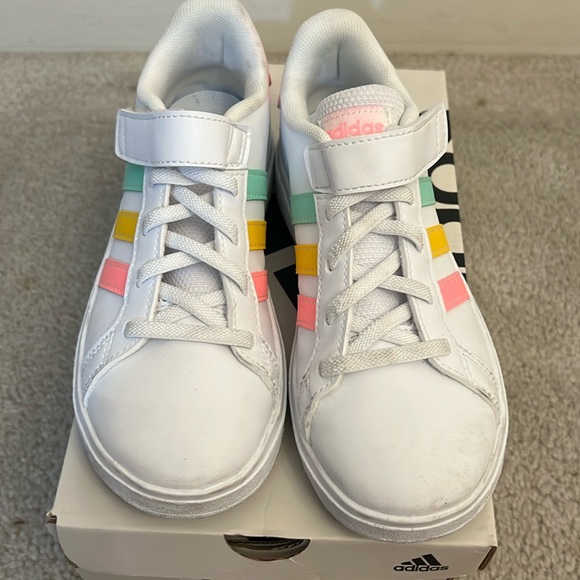 Adidas Girls Tennis Sneakers (Kids size:1) - Picture 1 of 4